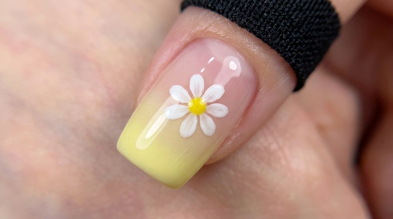 Ongles dégradés jaunes aux marguerites — Tutoriel étape par étape pour débutants