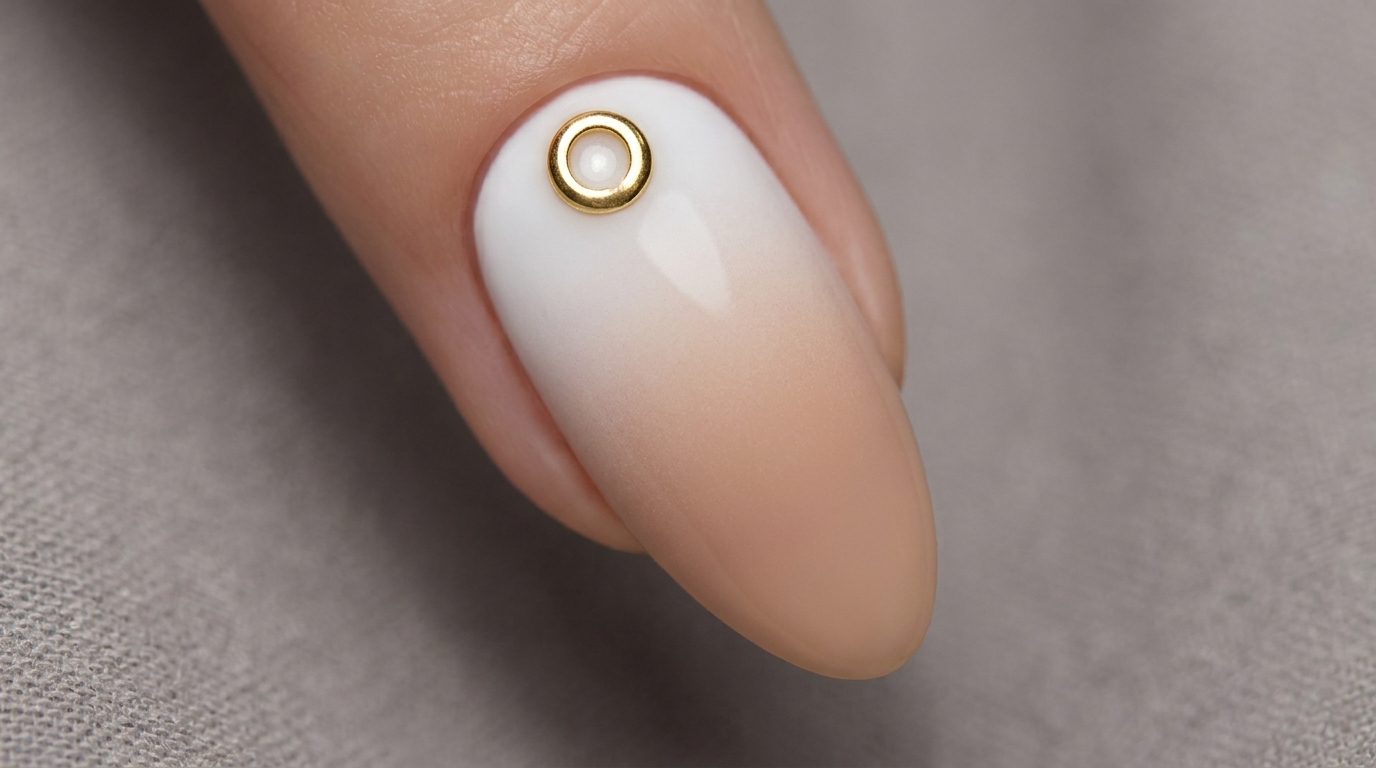 Tutoriel : Ongles en dégradé à l'aérographe et bijoux métalliques