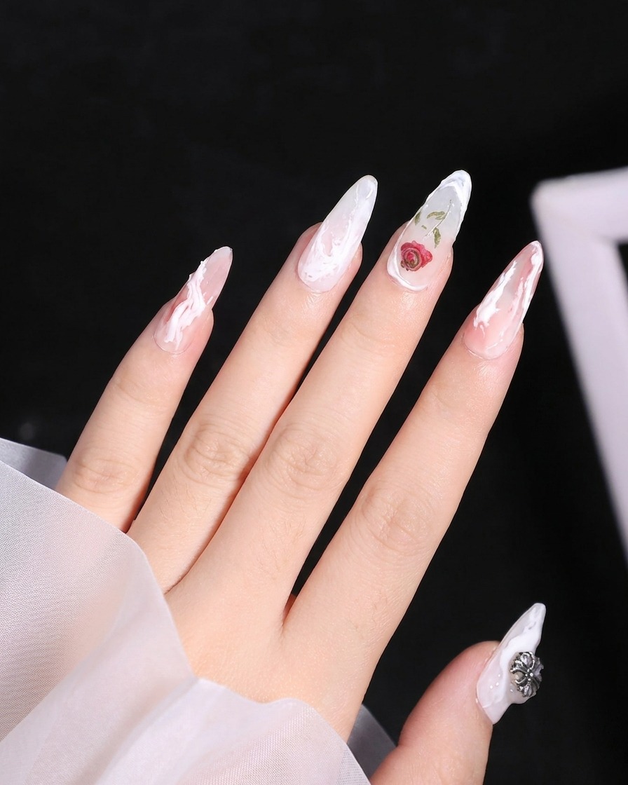 Une vue rapprochée dun ongle de pouce recevant une ligne blanche 3D balayée le long du bord gauche.