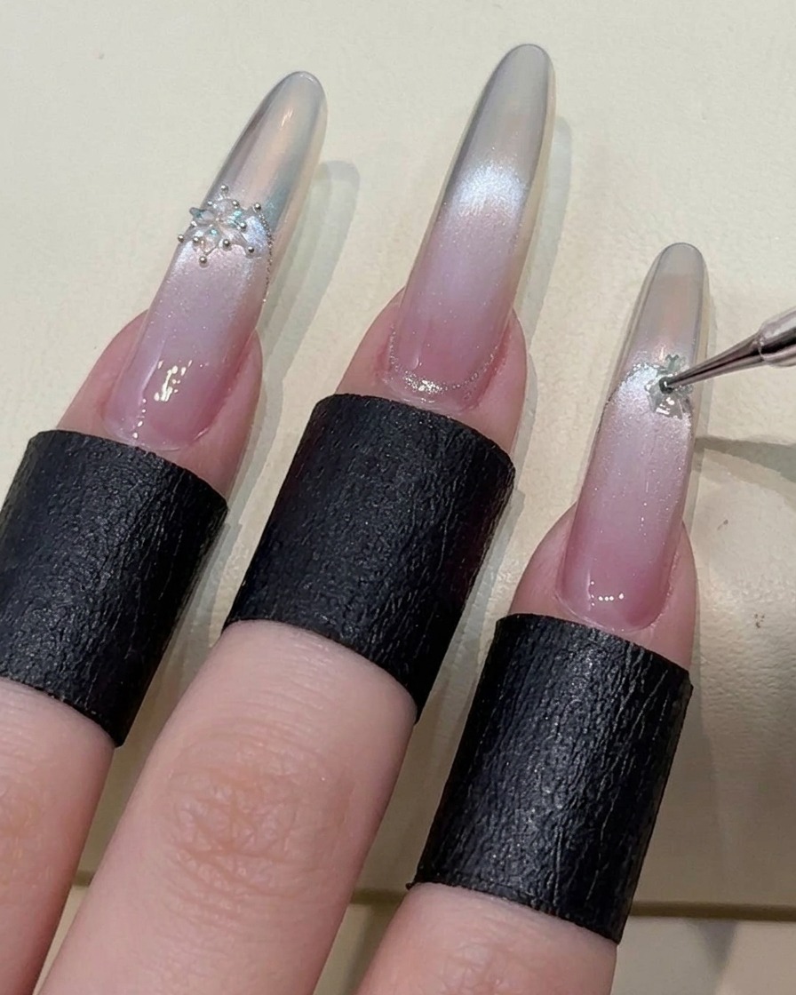Index décoré avec un accent cristal flocon, illustrant le processus de détail.