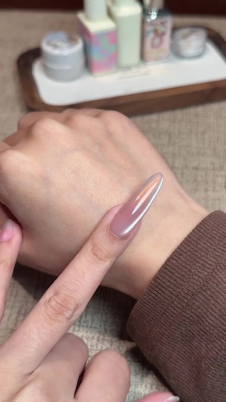 Ongles Aurora Gradient Cat Eye : Tutoriel étape par étape