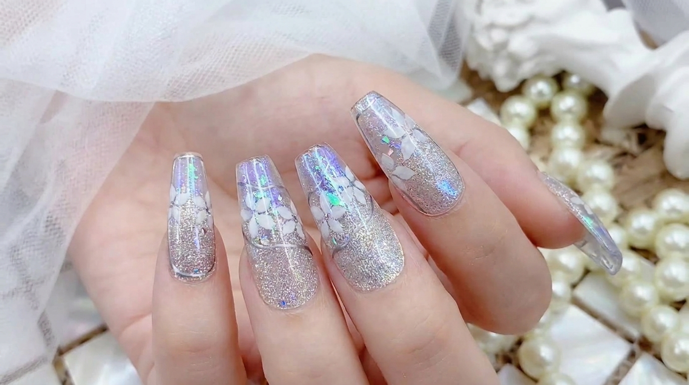 Ongles press-on Silver Aurora : Tutoriel floral élégant étape par étape