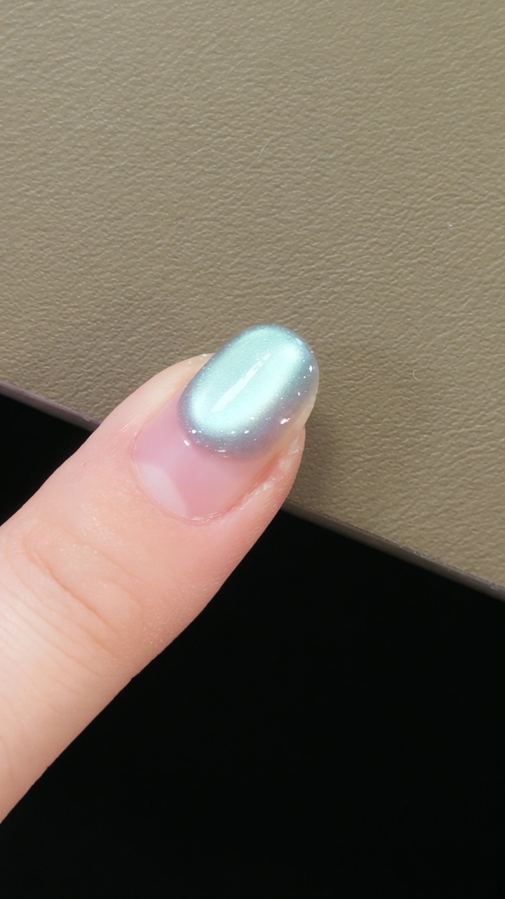 Ongles Gel Cat Eye Vert Émeraude — Tutoriel Nail Art Magnétique Professionnel