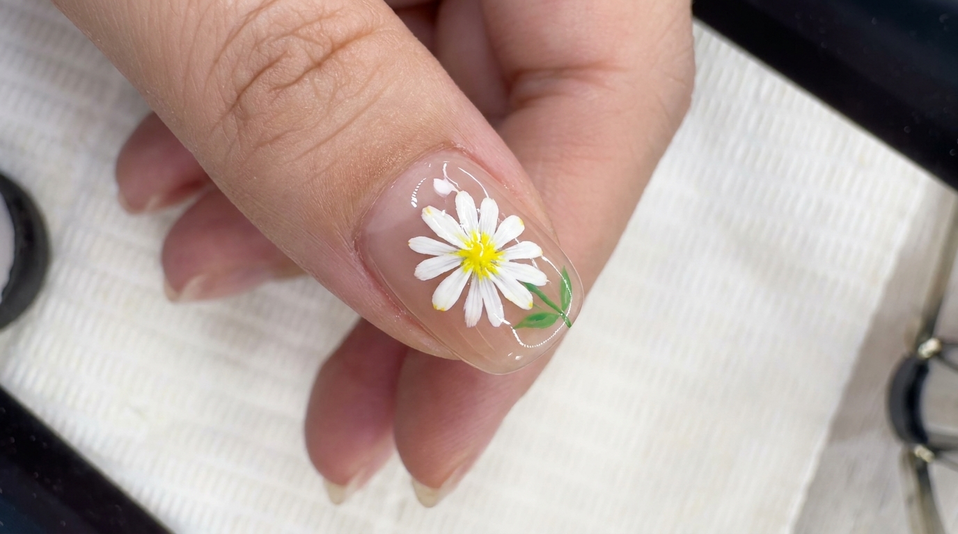 Comment peindre une marguerite délicate sur vos ongles — Tutoriel étape par étape