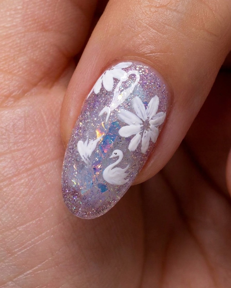 Gros plan dun ongle avec des pétales de marguerites partiellement peints sur un fond brillant, en cours de finition.