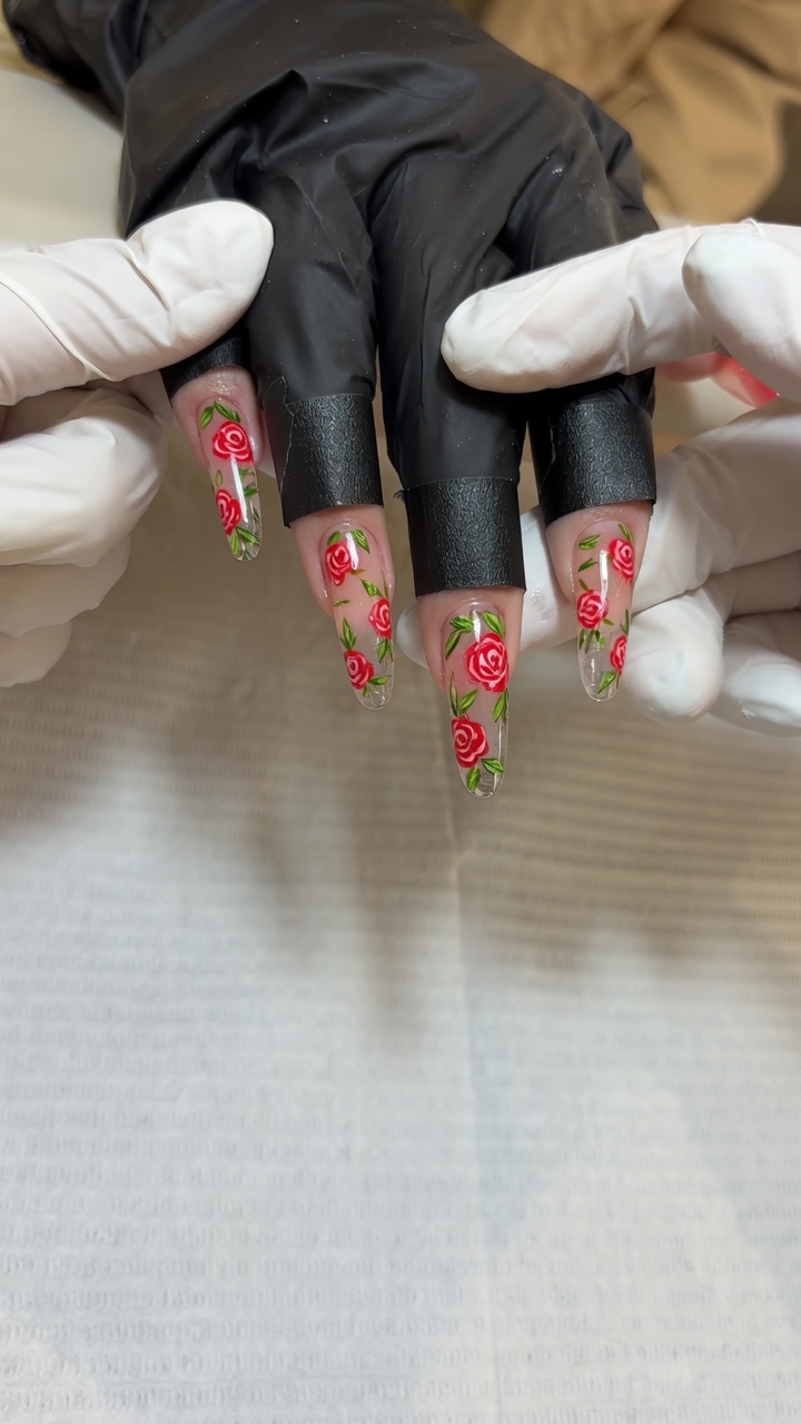 Nail Art : Roses Peintes à la Main — Tutoriel Floral Élégant