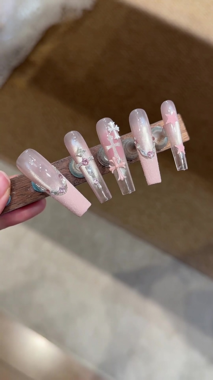 Nail Art Chrome Heart Doux — Tutoriel Détaillé Étape par Étape