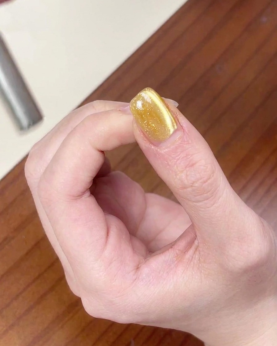 Laimant utilisé pour étirer les particules magnétiques et créer un reflet plus large.