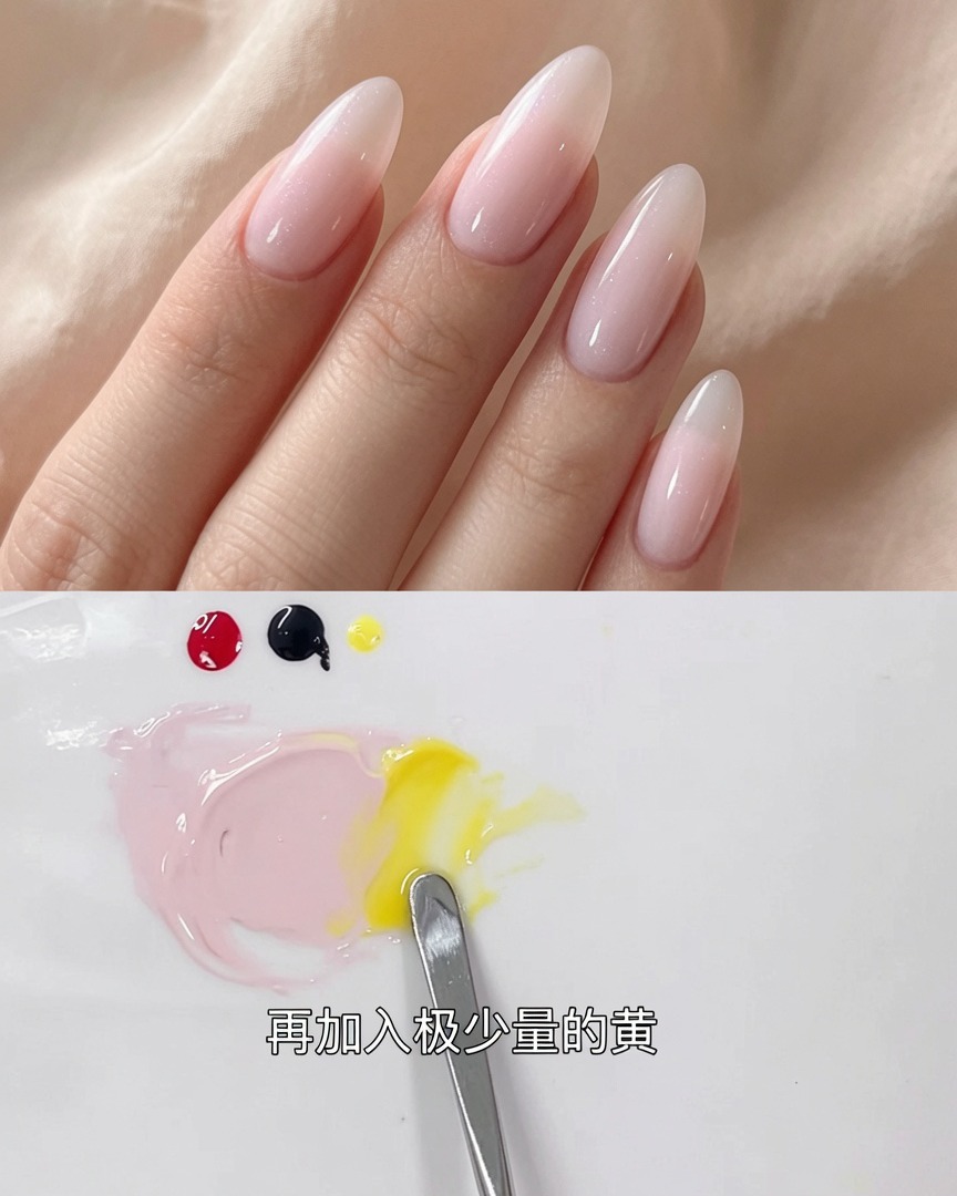 La spatule mélangeant activement le gel jaune au mélange gris-rose sur la palette.