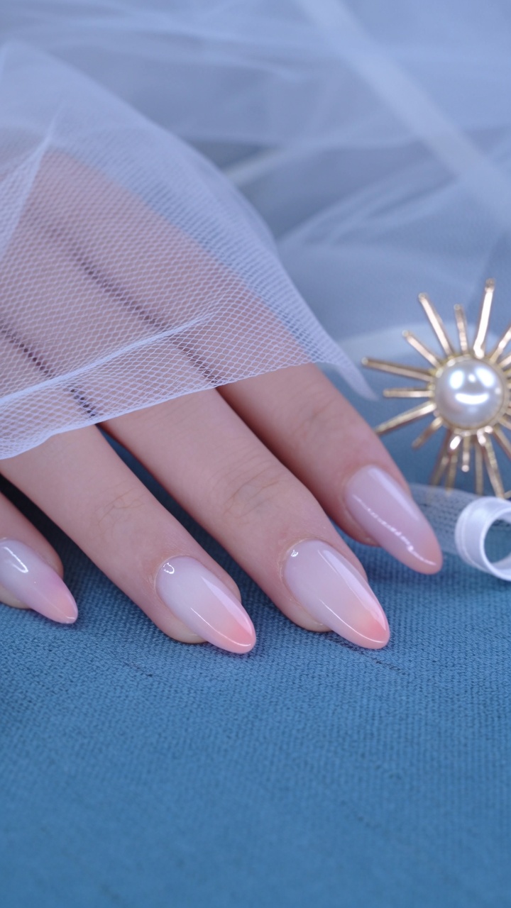 Ongles en gel ombré jelly : tutoriel étape par étape