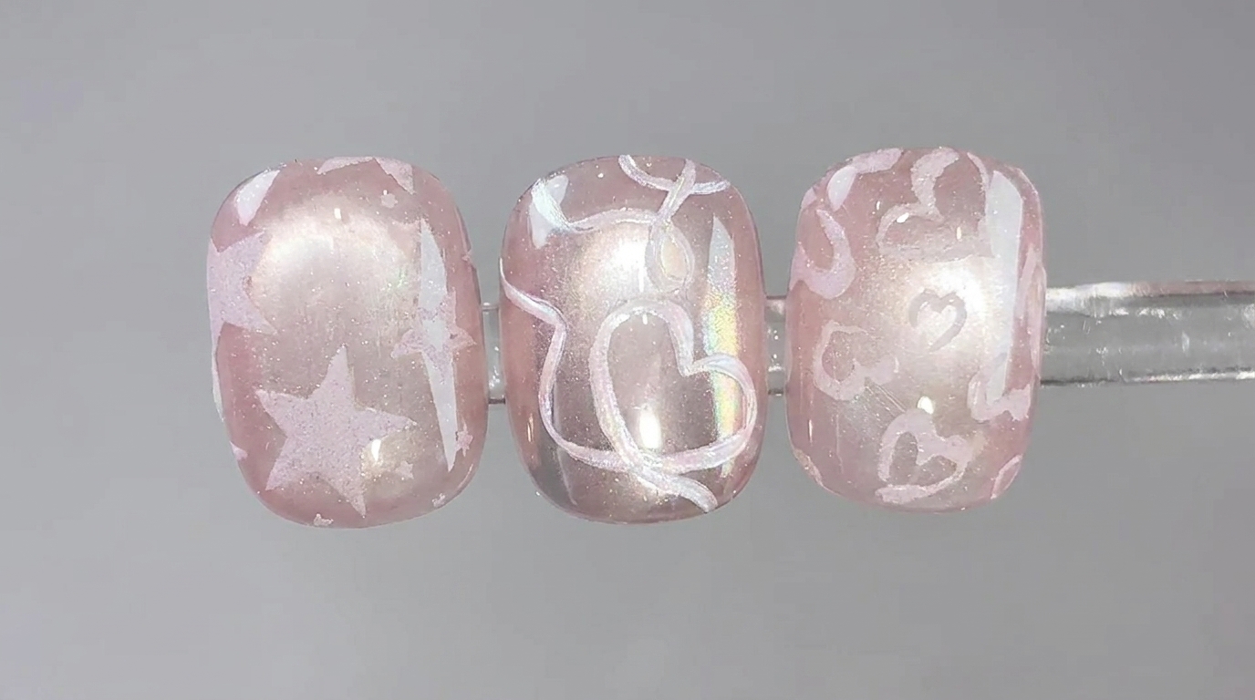 Tutoriel Nail Art : Ongles Cat-Eye Rose et Stamping