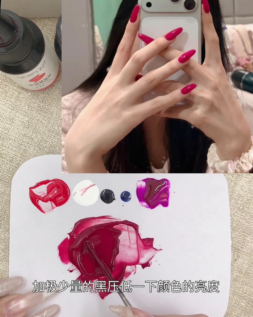 Une minuscule goutte de gel bleu ajoutée au mélange de gel coloré sur la palette.
