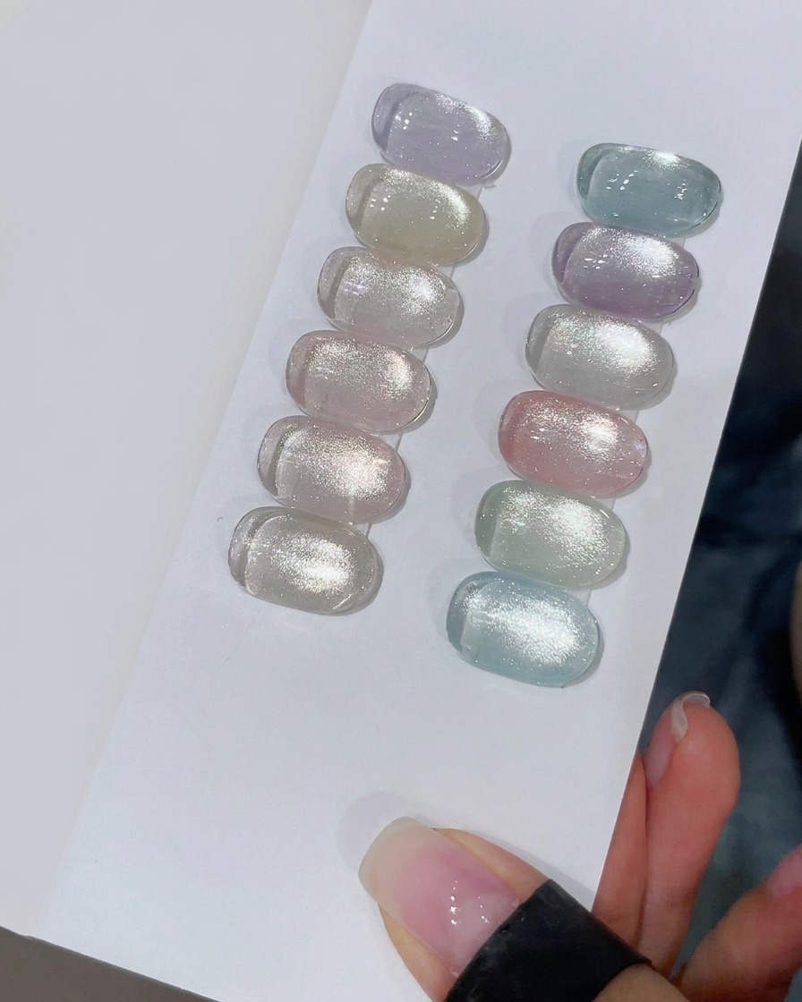 Carte de présentation montrant plusieurs teintes de vernis gel, avec un focus sur la couleur M128 de la série Fula Starry.