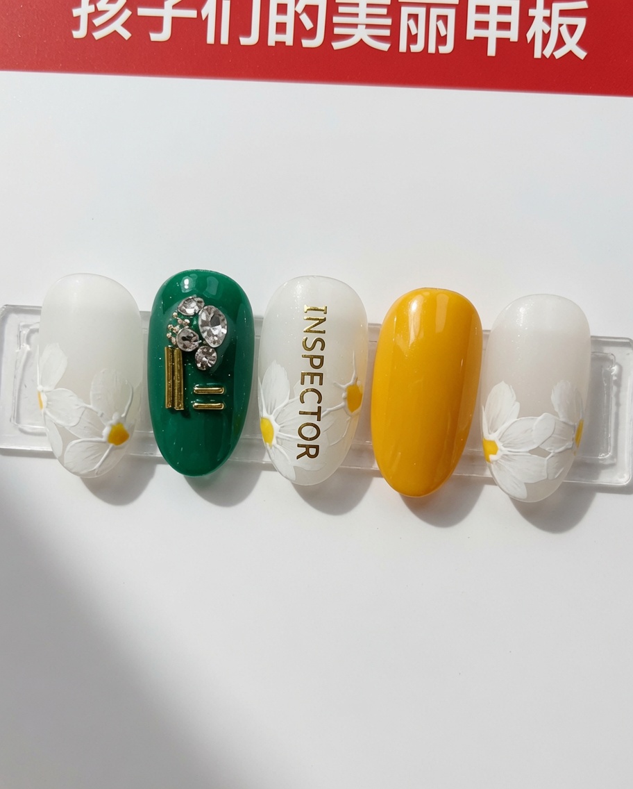 Ajout dune deuxième couche de pétales de fleur blancs sur la première couche sur une capsule.