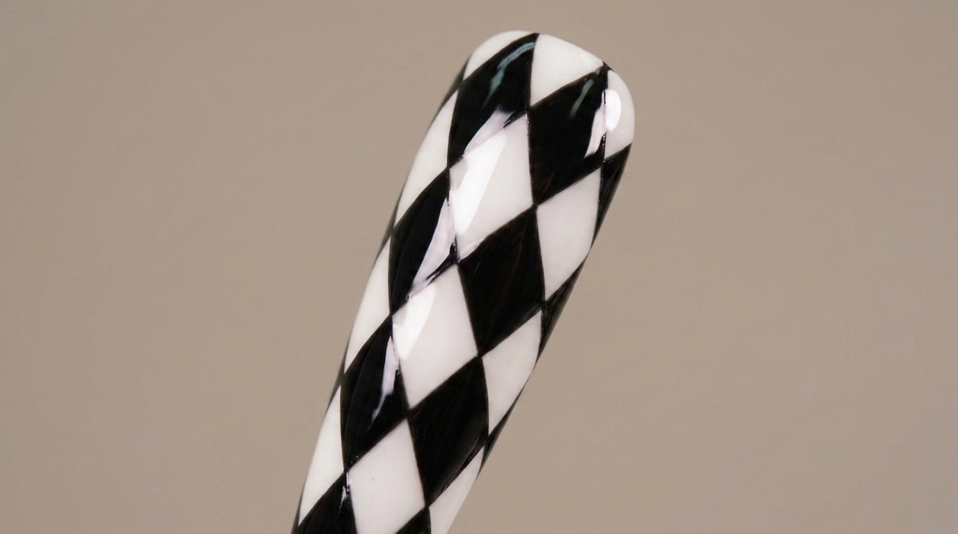 Nail Art Damier et Losanges Noir et Beige — Tutoriel Étape par Étape