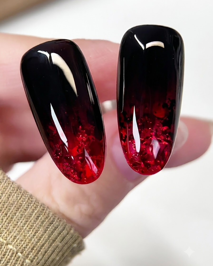 Des ongles placés à lintérieur dune lampe UV LED pour catalyser la couche rouge translucide.