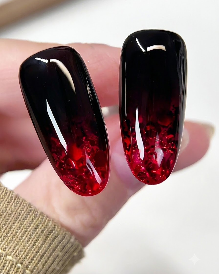 Un pinceau glissant un top coat brillant sur toute la surface de longle rubis terminé.