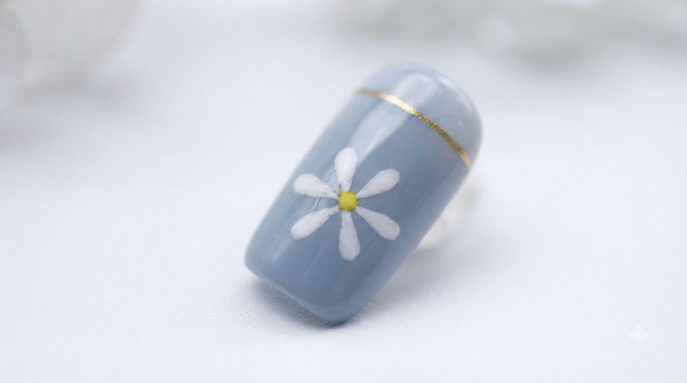 Tutoriel d'ongles marguerites bleues — Nail art gel étape par étape