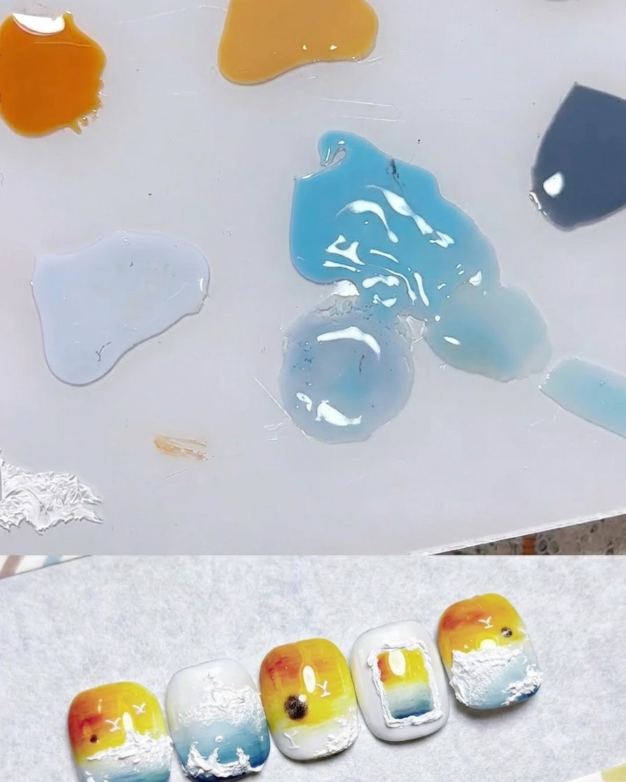 Une palette de mélange montrant des gouttes de différentes couleurs de gel, y compris du jaune pâle, de lorange et du bleu, à côté dexemples de nail art.