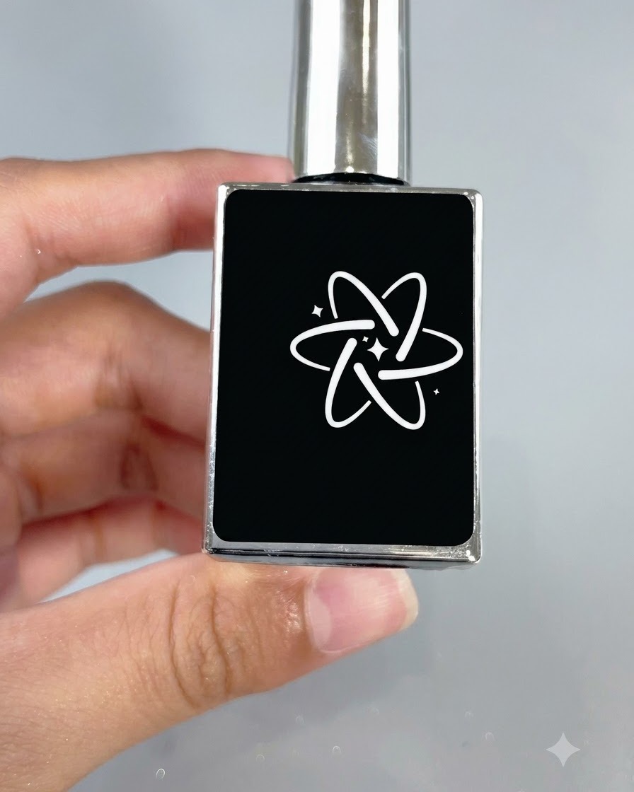 Un flacon noir élégant représentant un gel de construction souple avec un logo blanc en forme détoile.