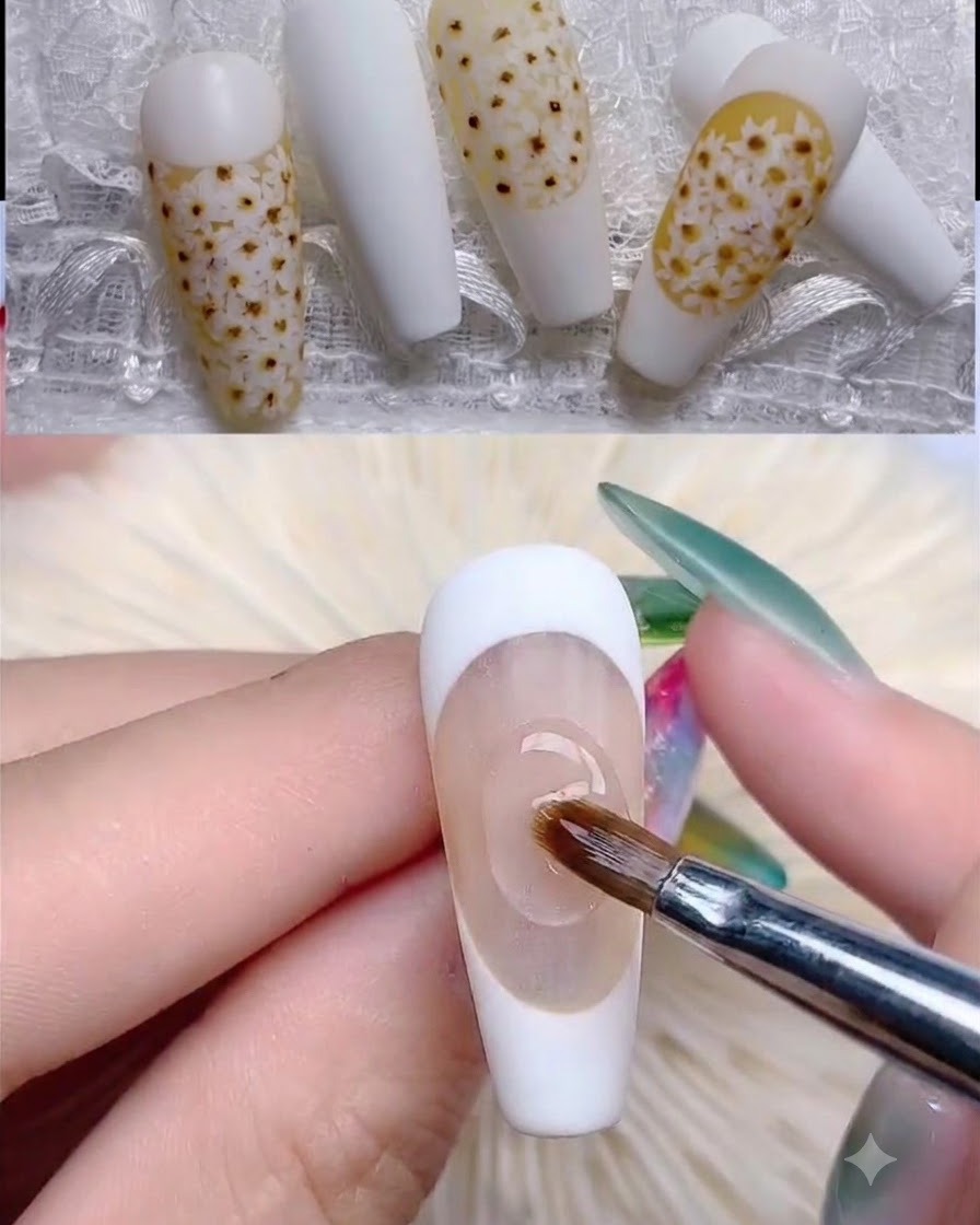 Un pinceau appliquant une base de gel semi-transparente jaune clair sur une capsule dongle.