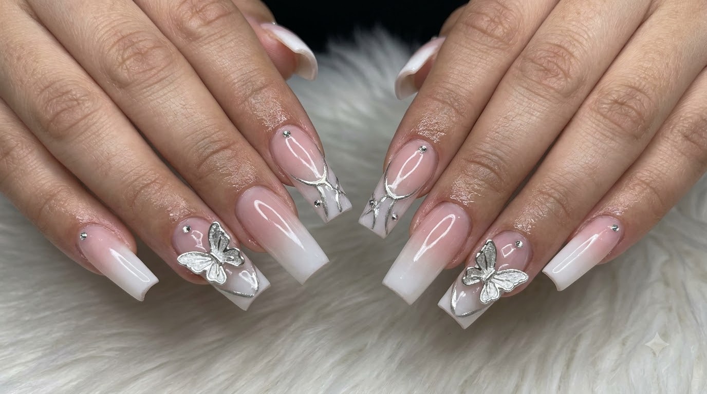 Ongles Dégradé Blanc Laiteux et Papillons 3D Argentés : Tutoriel Étape par Étape