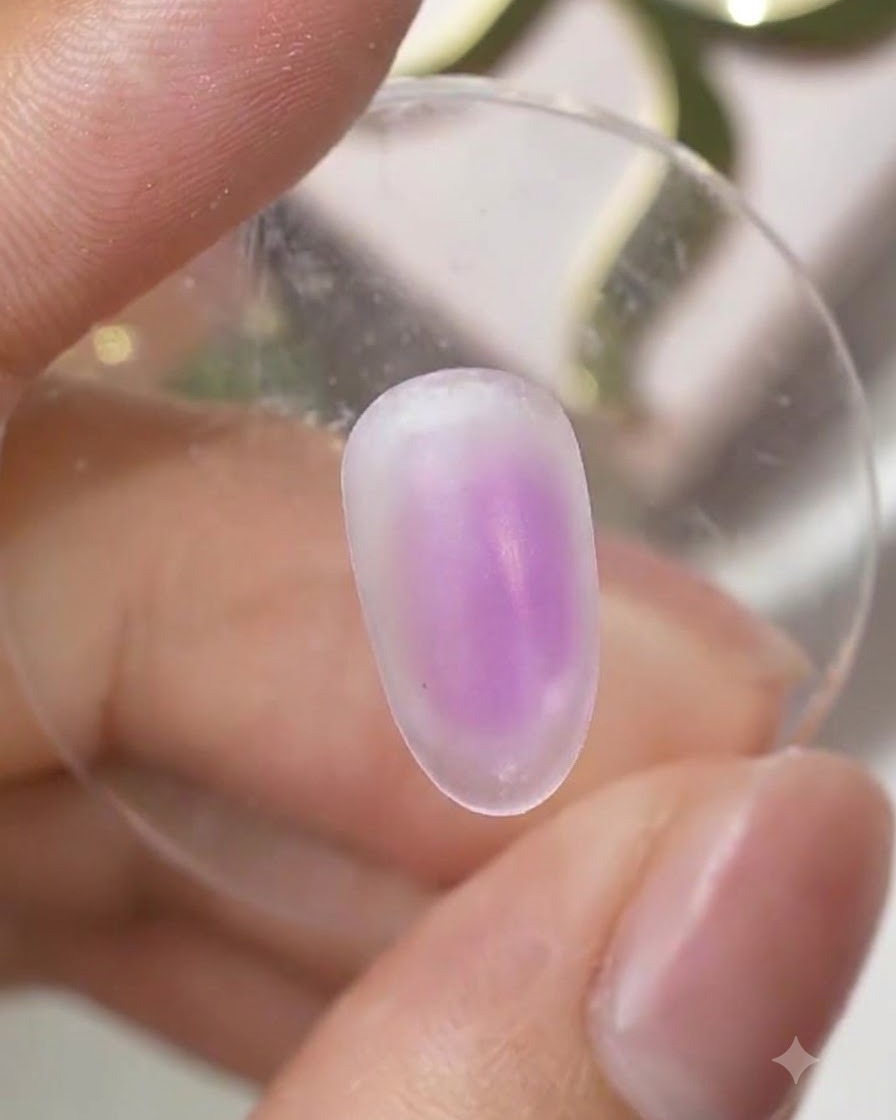 Une surface dongle catalysée montrant un doux dégradé ombré violet centré sur longle.