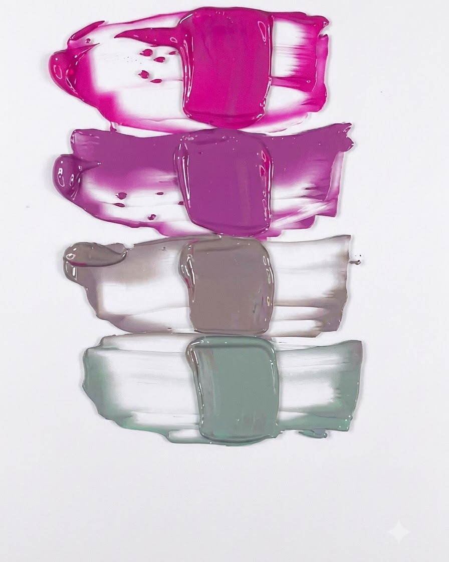 Une spatule en metal melangeant une nuance de gel vert sage nuance sur un fond blanc avec dautres rangees de couleurs empilees au-dessus.