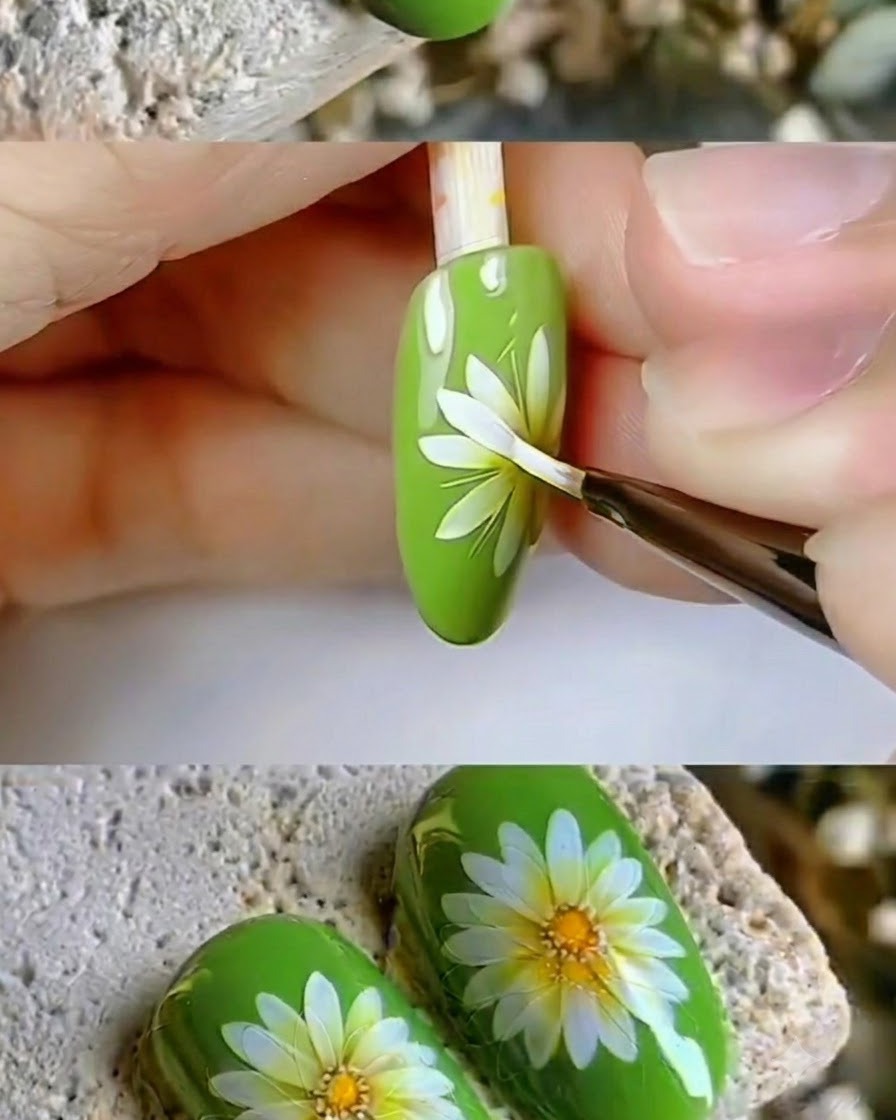 Un pinceau de détail fin retouchant les pétales blancs nets dun motif dongle marguerite.