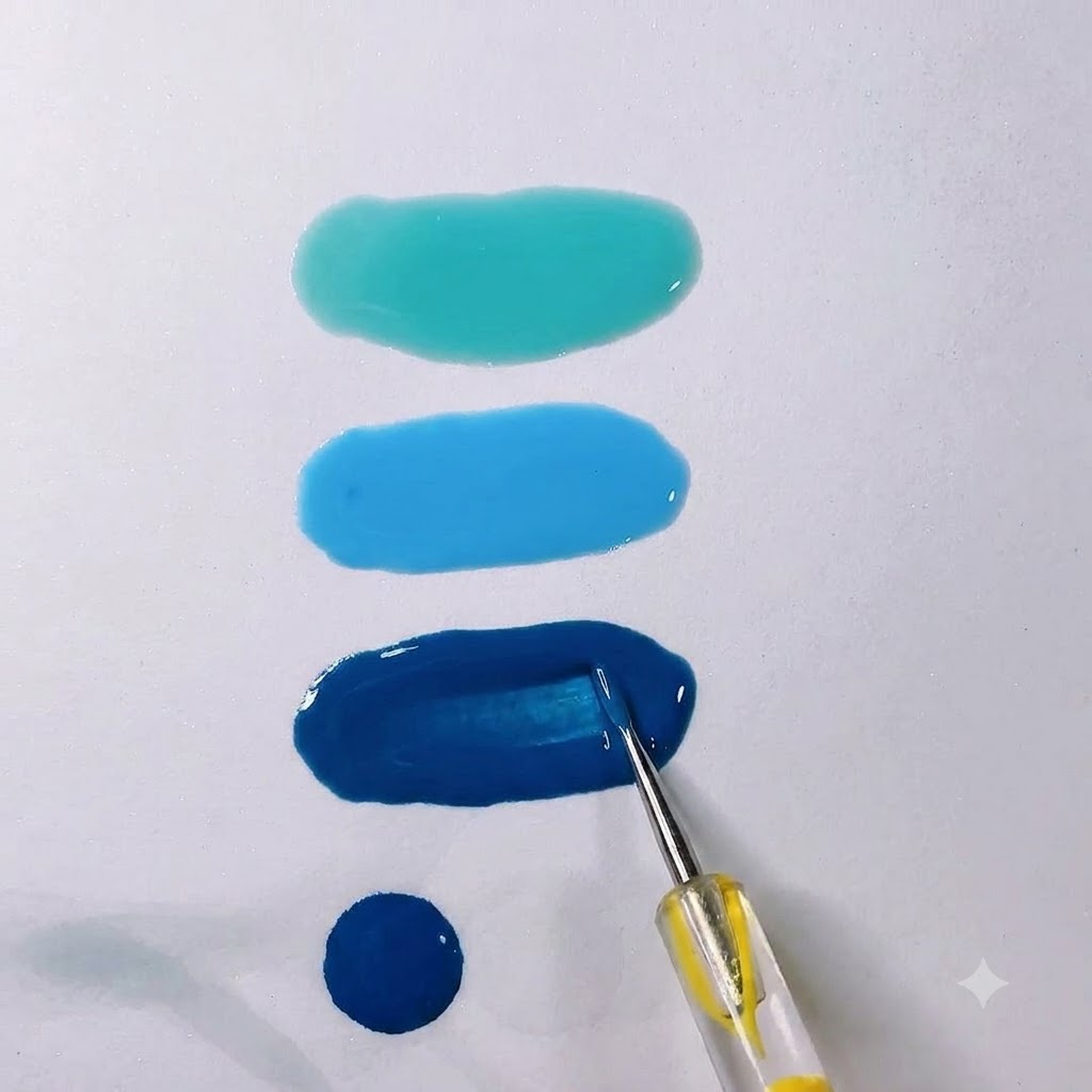 Un bassin lisse et oblong de gel gris fumé glacé et translucide sur une palette blanche avec un outil de mélange.