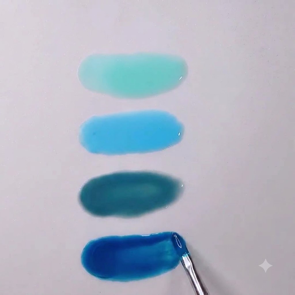 Gros plan dun pinceau à ongle lissant les bords dune flaque de gel translucide bleu Morandi profond.
