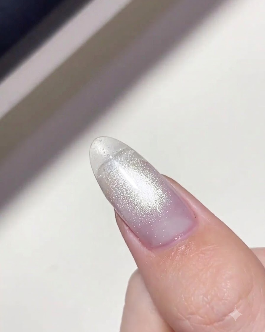Un lingette non pelucheuse utilisée pour nettoyer la surface dun ongle catalysé.