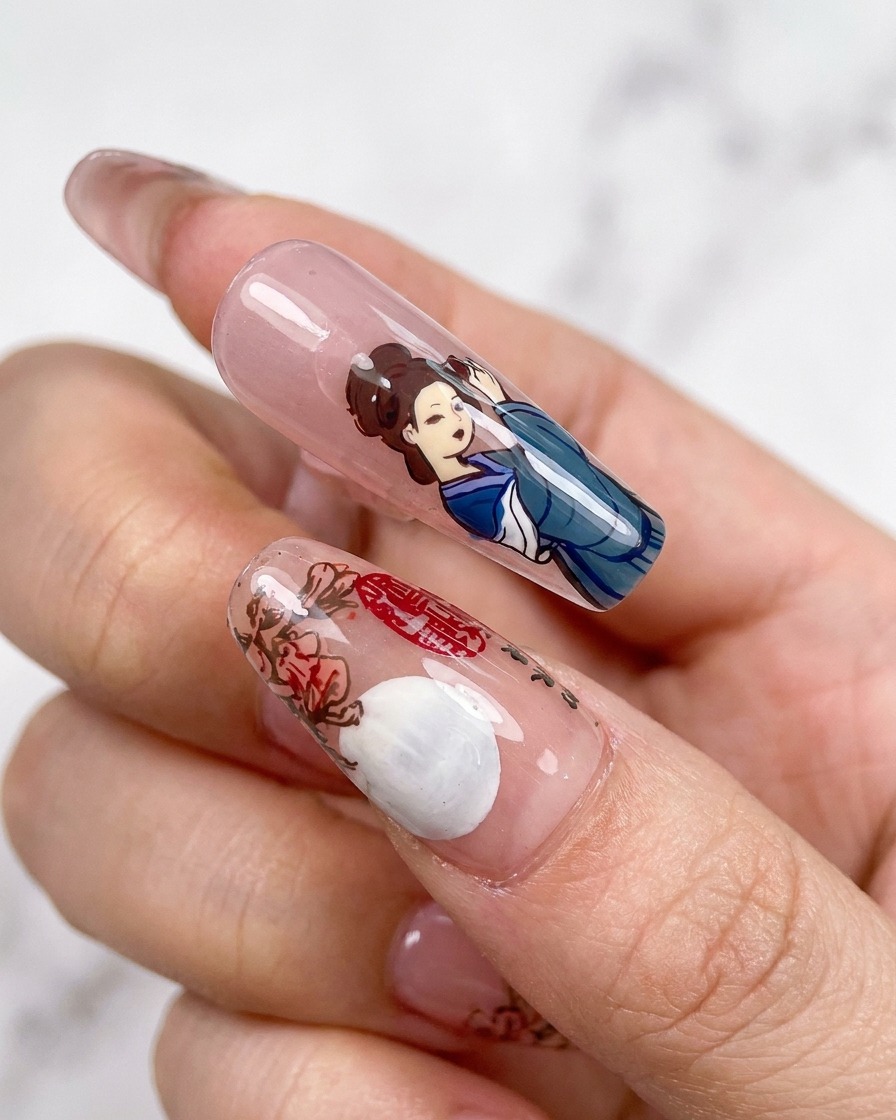 Un ongle présentant un design de personnage traditionnel avec du liquide blooming appliqué pour améliorer les détails de couleur des vêtements.